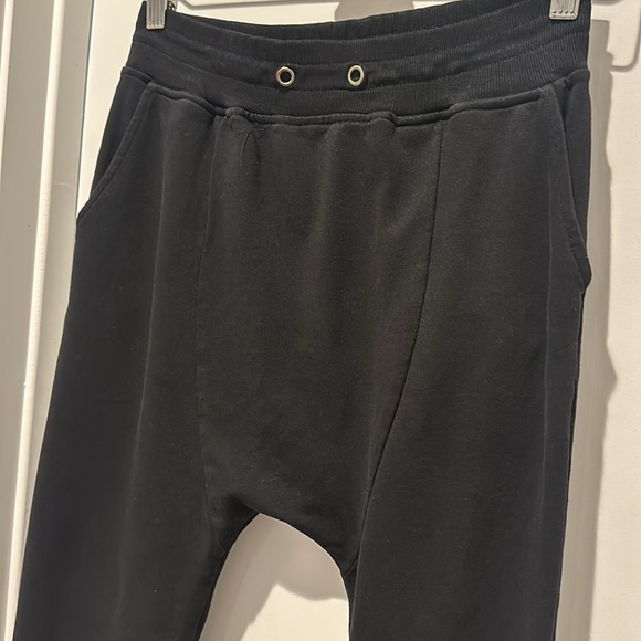 FOREVER21 MEN JOGGERS WITH POLKDA DOTS BACK POCKET - Picture 6 of 9